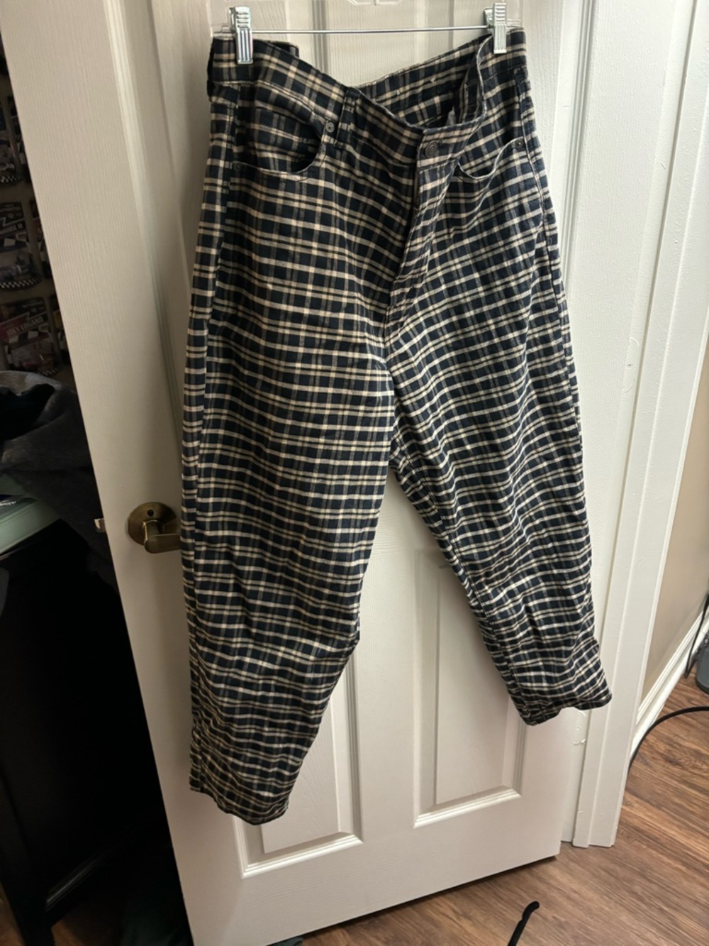 American Eagle Plaid Navy and Cream Women’s Casual Preppy Trousers